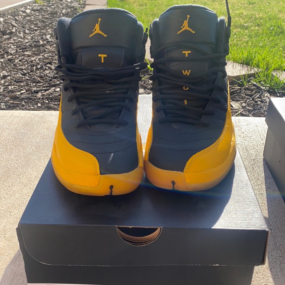 Jordan 12 university gold